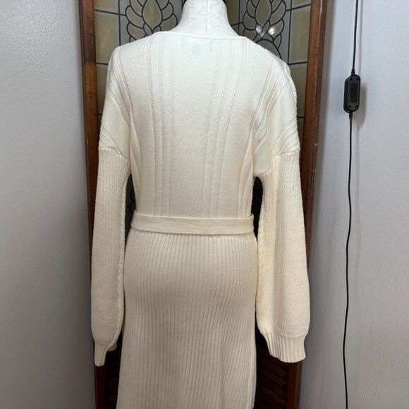 Lulu's Timeless is More White Cable Knit Balloon Sleeve Sweater Dress Size L - Picture 4 of 16